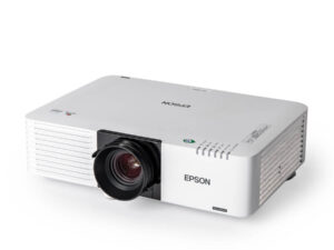 Weißer Epson-Beamer Modell EB-L400U mit prominentem Objektiv und Lüftungsschlitzen an der Seite